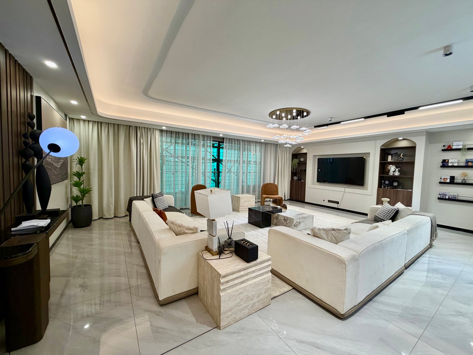 Crystal Oak 5 bedroom Apartments in Kileleshwa livingroom