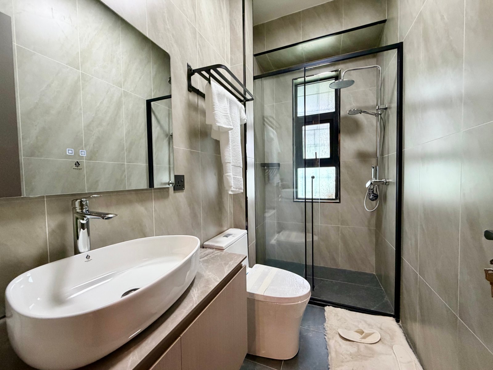 Crystal Oak 5 bedroom Apartments in Kileleshwa Guest bathroom two