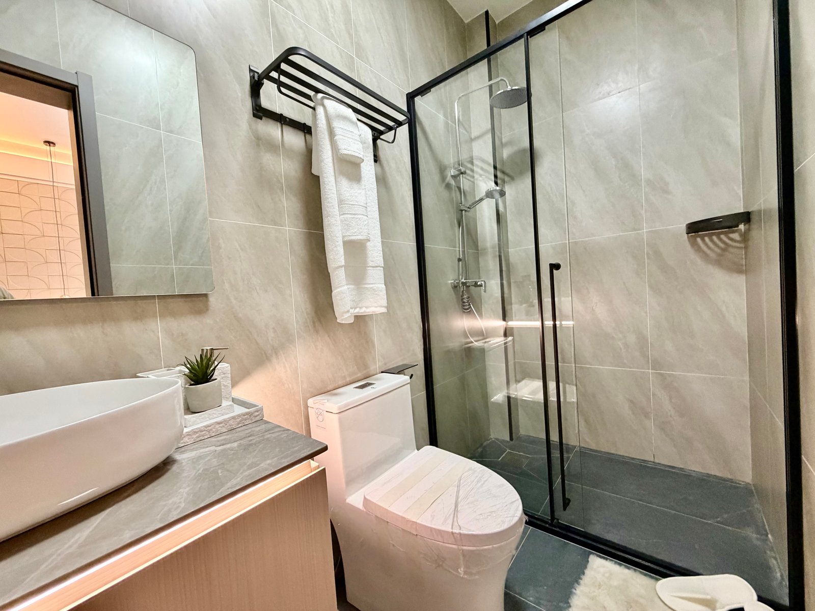 Crystal Oak 5 bedroom Apartments in Kileleshwa guest bedroom four bathroom