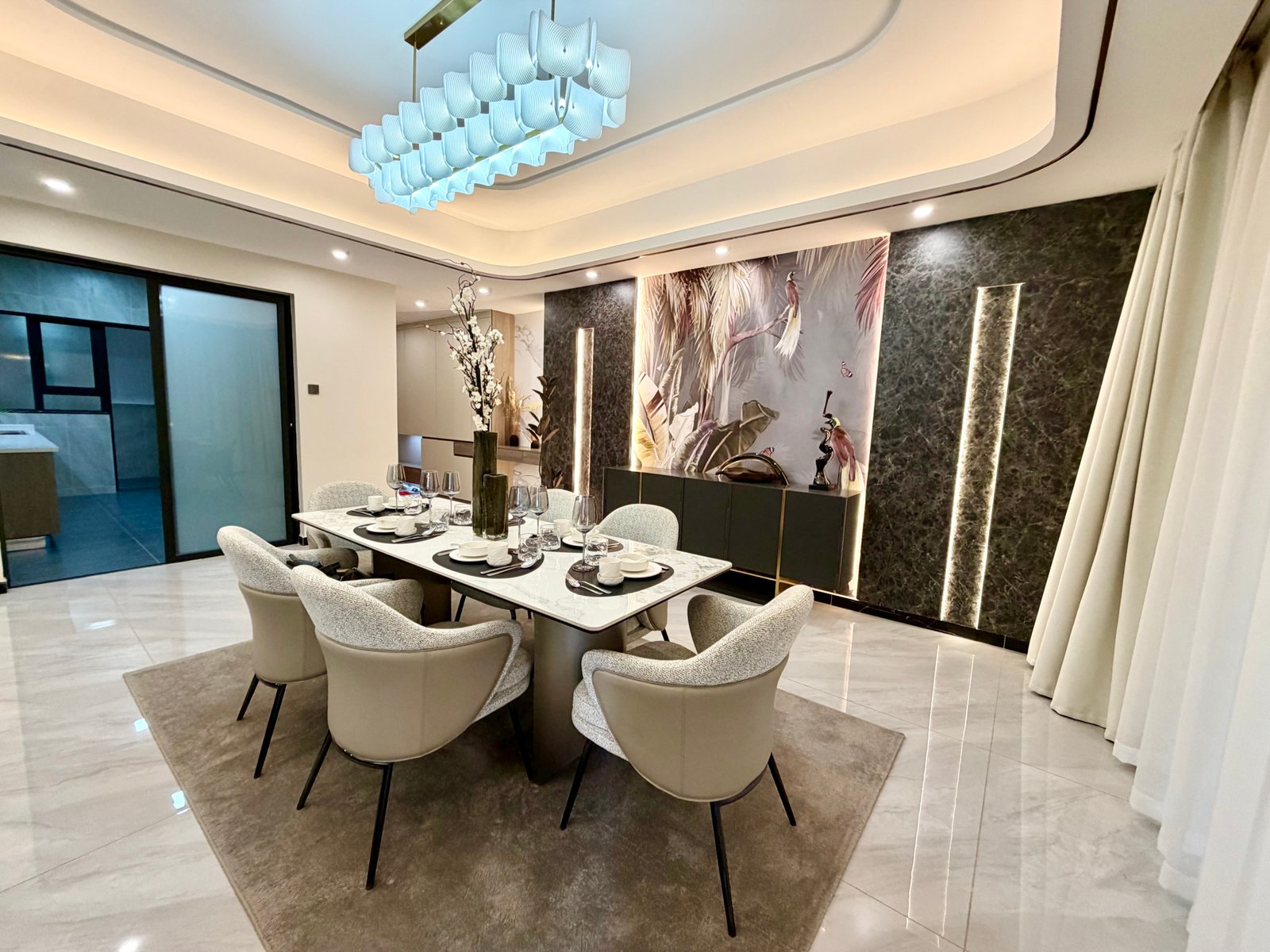 4 Bedroom Apartments in Kileleshwa cystal oak dining