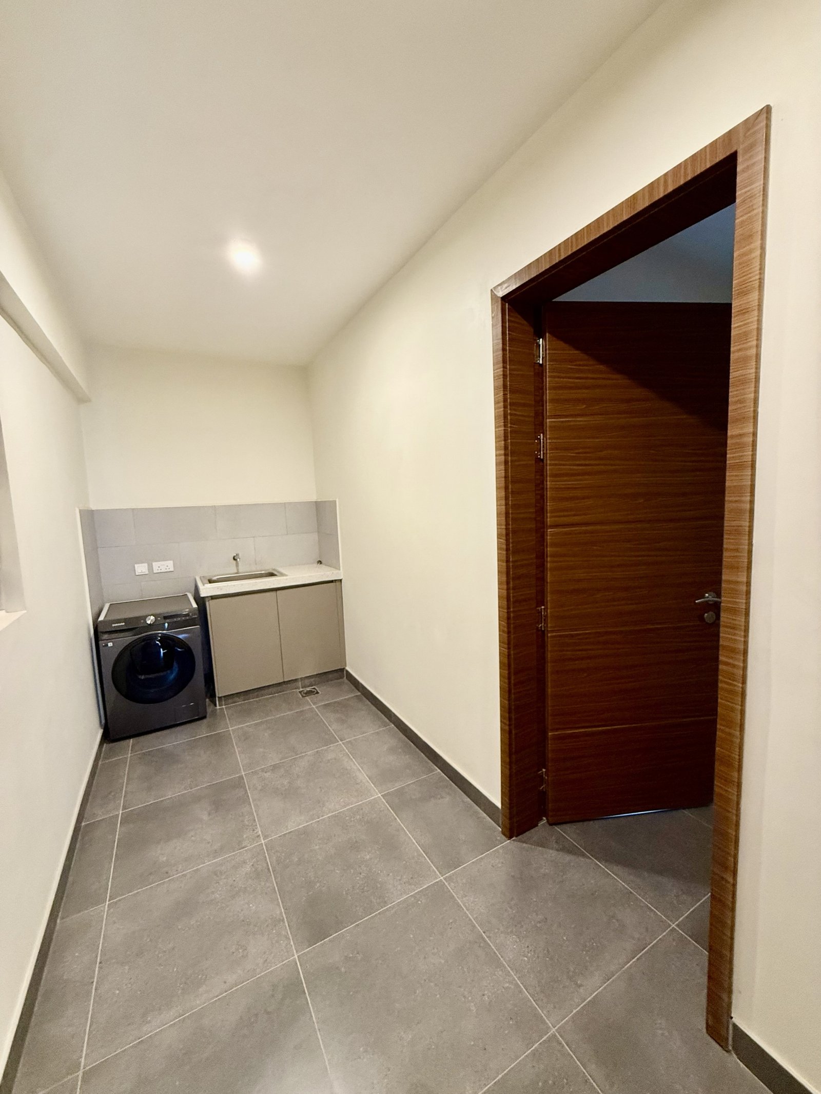 saruni apartments in riverside laundry room