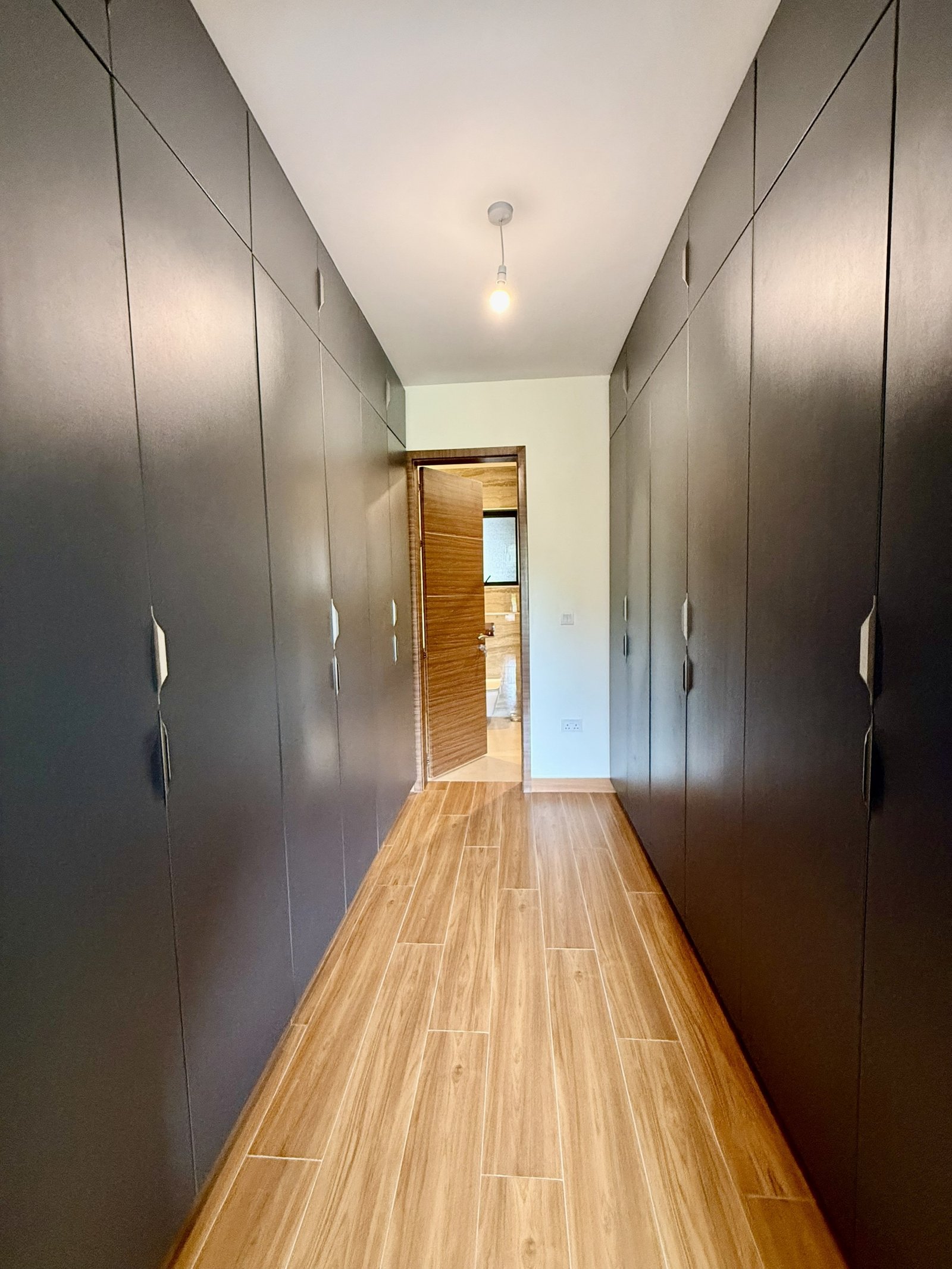 saruni apartments in riverside master closet