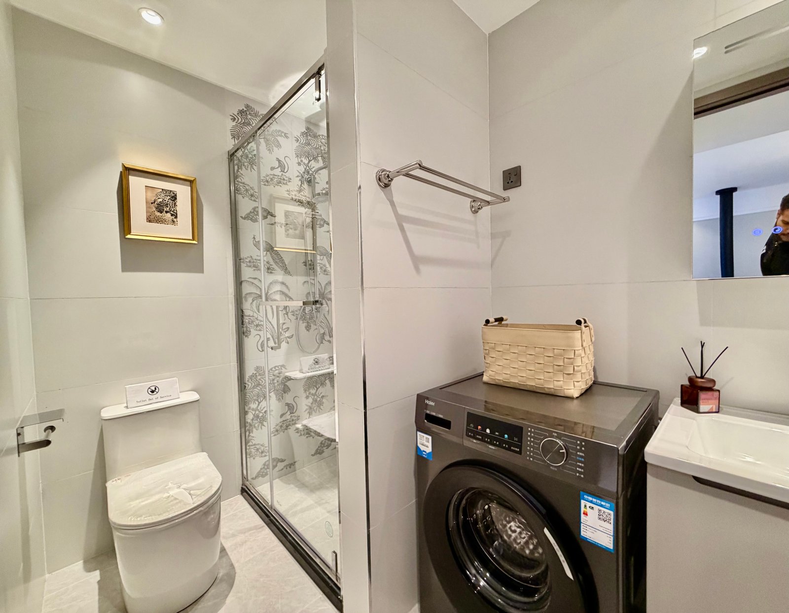 Golden Mansion Apartments in Westlands guest bath