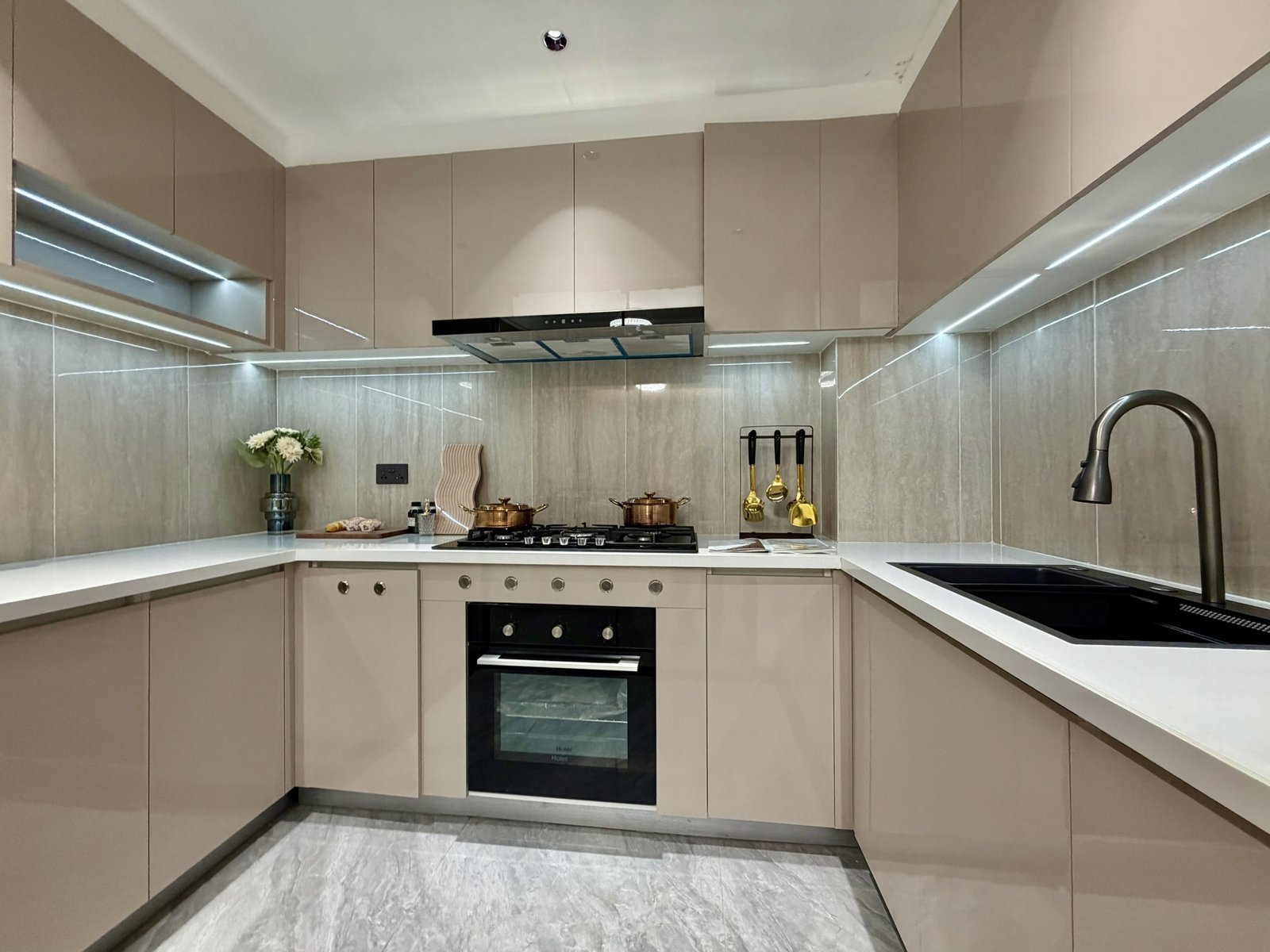 Stylish Kitchen Of 3 Bedrooms At Luckinn Ivy Residence In Westlands