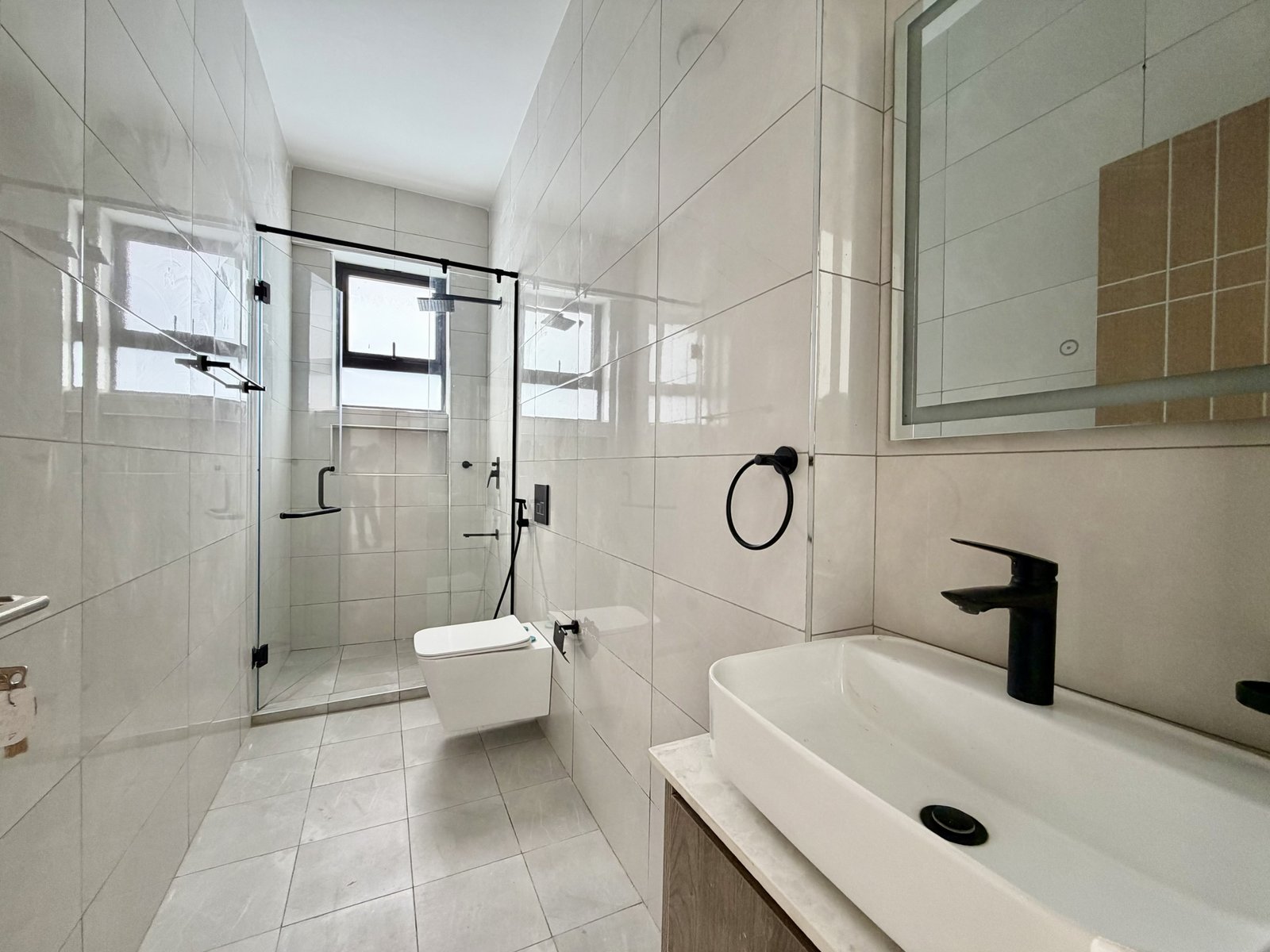 Master Bedroom Bathroom Of 3 Bedrooms At Urban Dreams Apartments In Westlands