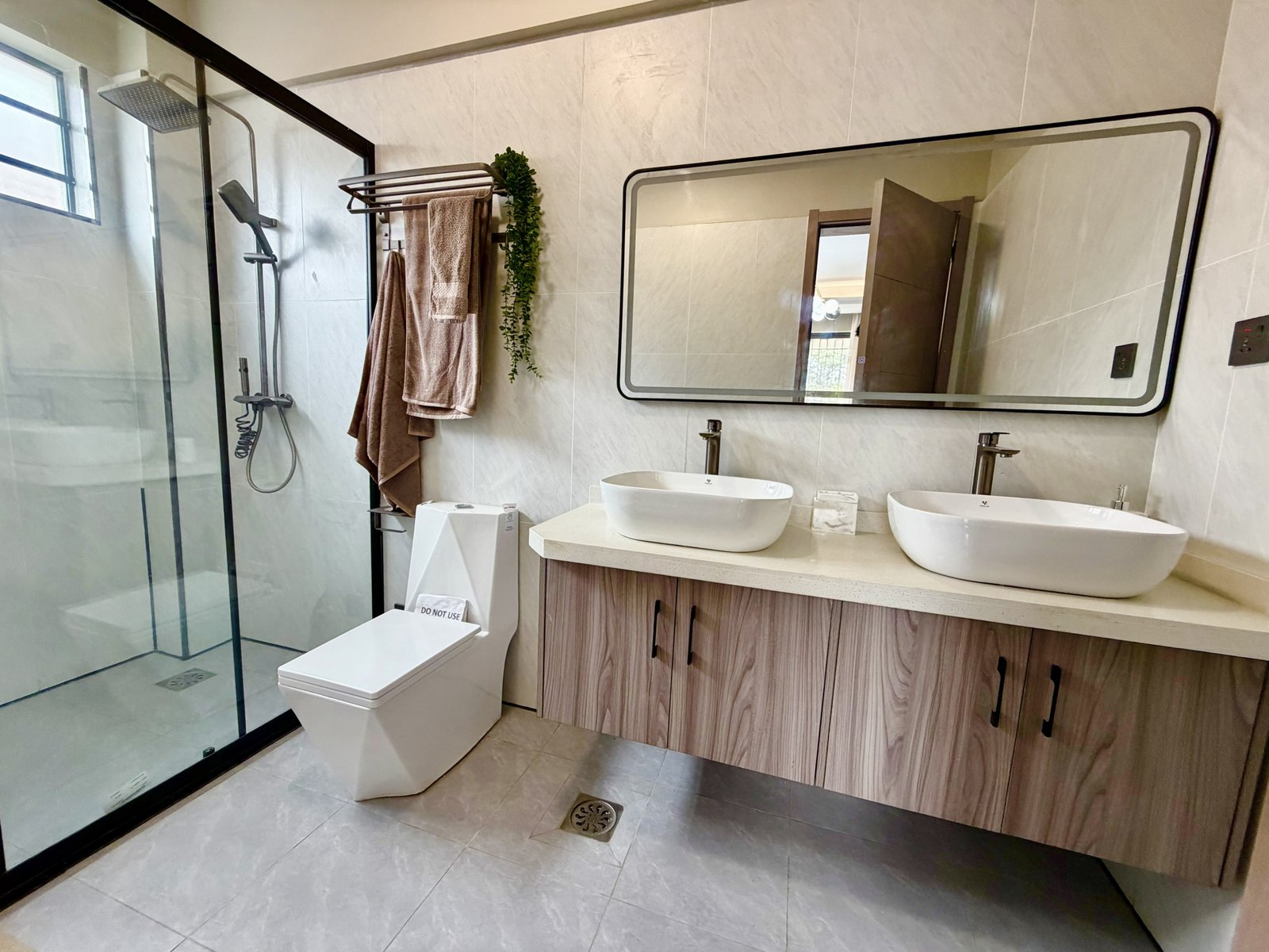 Modern Master bedroom Bathroom Of 4 Bedrooms At Venus Oak Residency In Kileleshwa