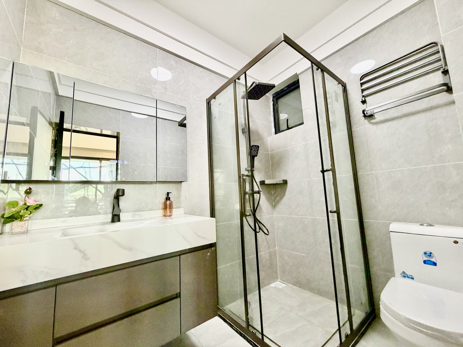 Master Bathroom- Ilu