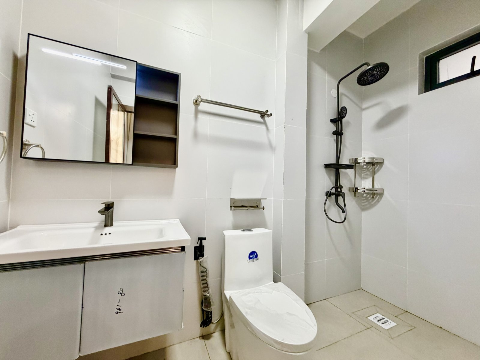 Bathroom area of 2 bedrooms at Emerald Residences In Kilimani