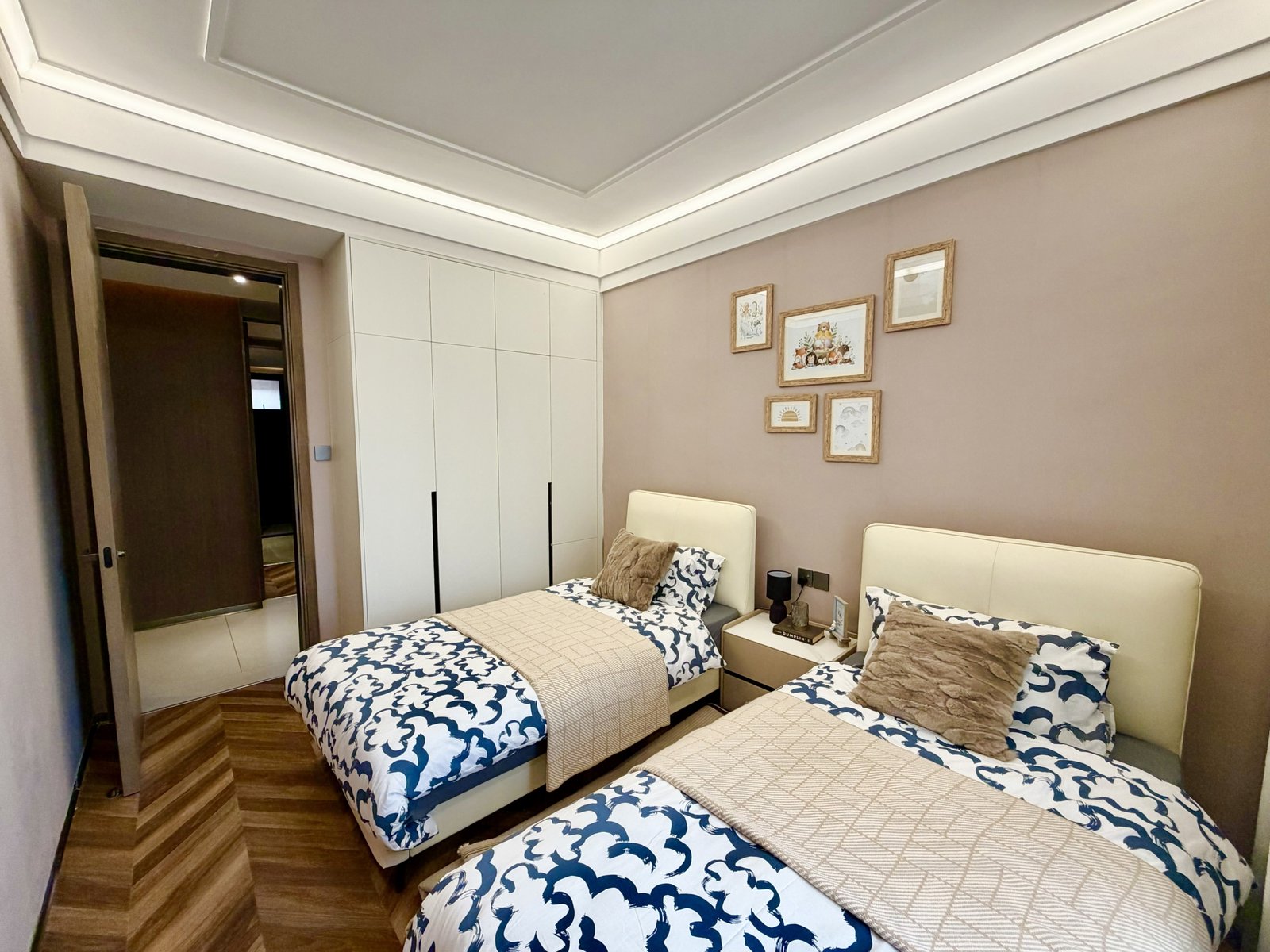 spacious bedroom area of 5 bedrooms with twin beds at ONLYOU Elgeyo Apartments In Kilimani