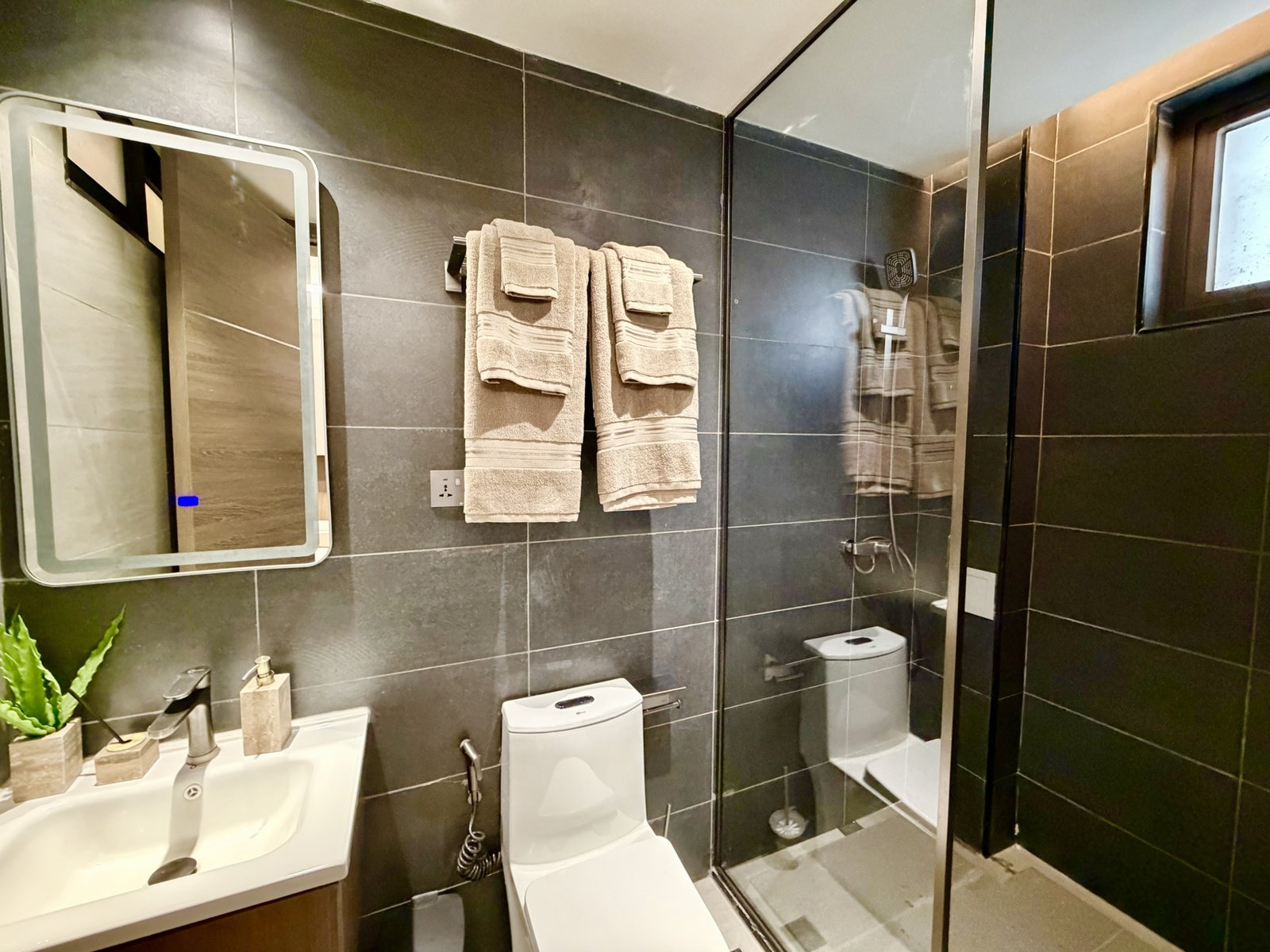 Bathroom area of 4 Bedrooms At ONLYOU Elgeyo Apartments In Kilimani