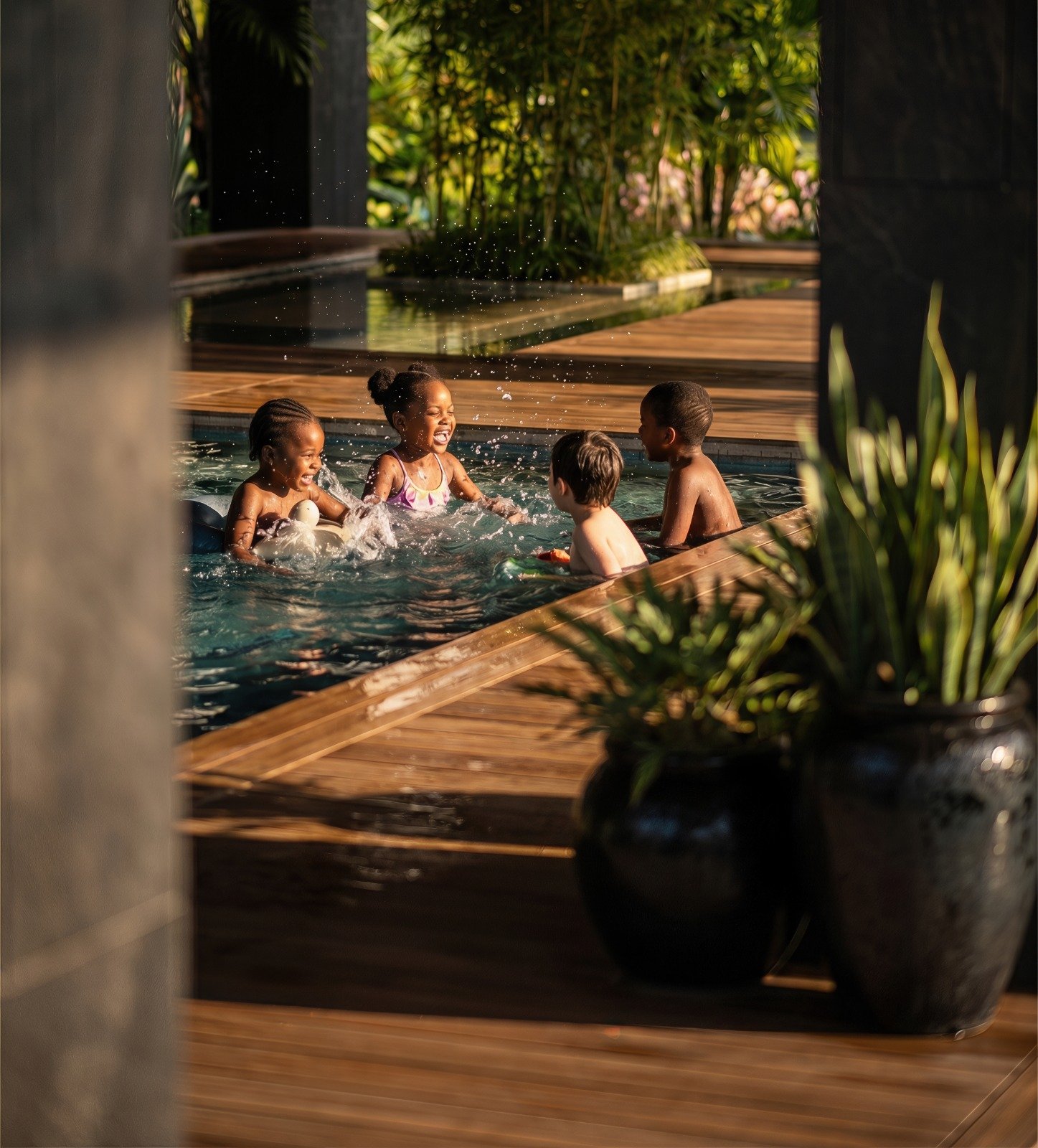 swimming pool area of 2 Bedrooms At Seasons Apartments And Duplexes In Riverside