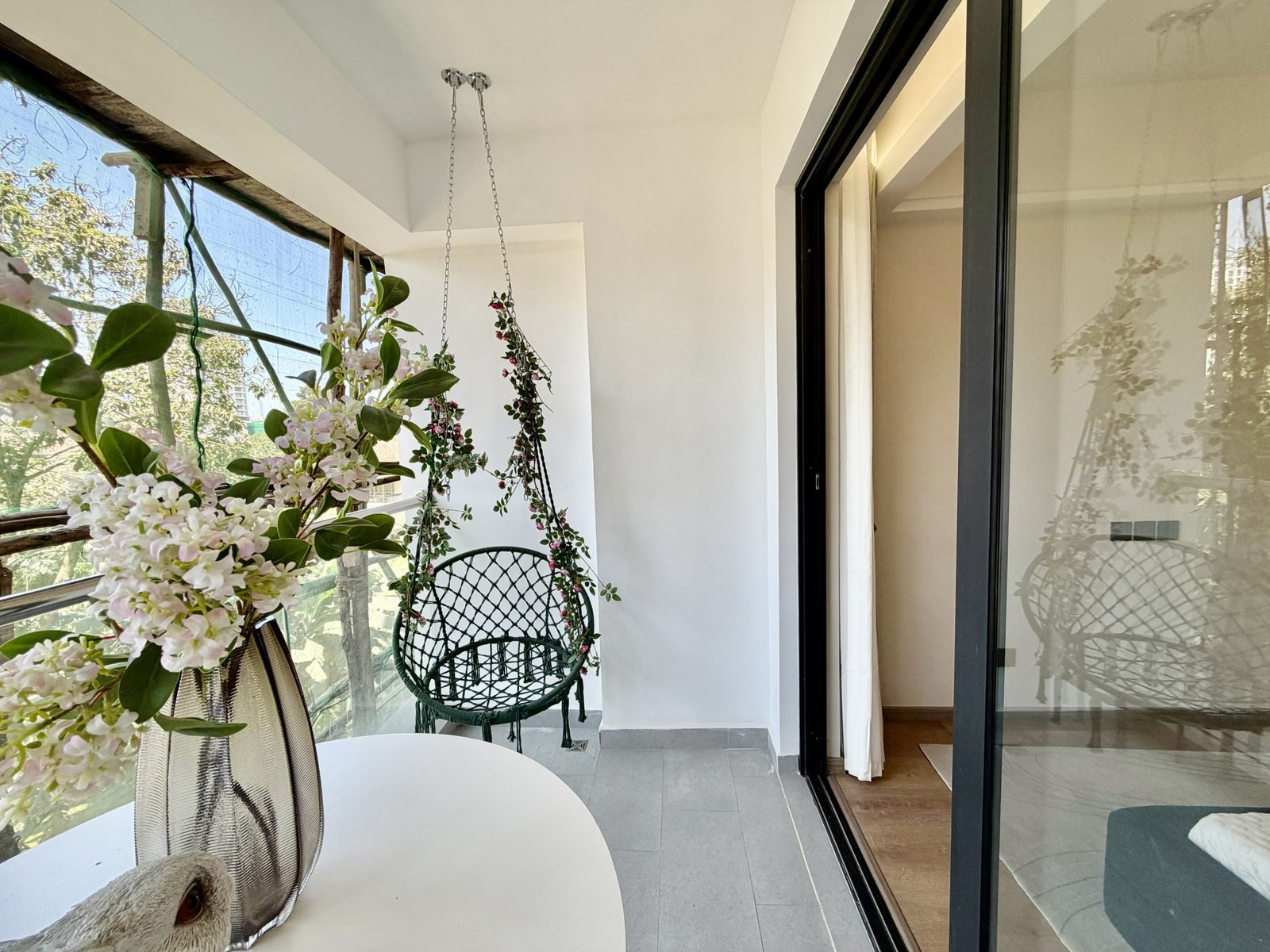 Elegant balcony area Of 3 bedrooms at Himalaya Horizon Apartments In Westlands