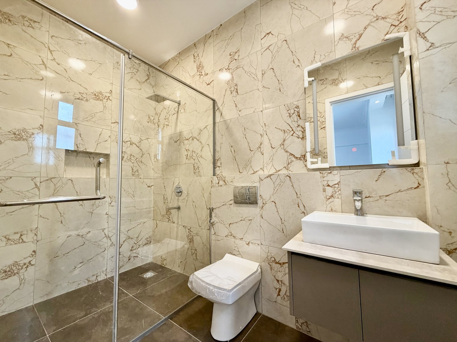 Bedroom bathroom at Hookwood Residency In Westlands