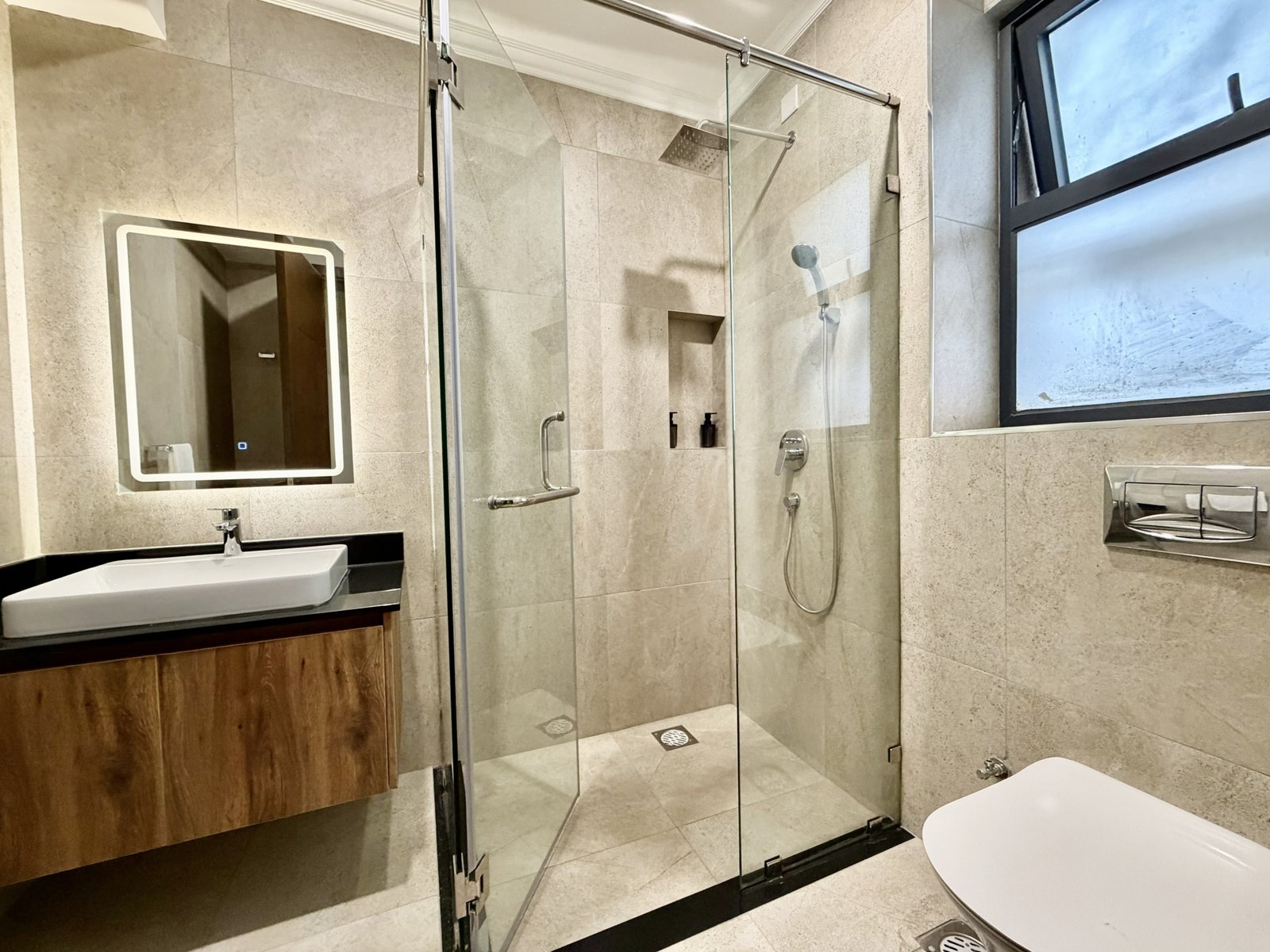 bathroom of 4 bedrooms at Beacon By Synina In kileleshwa