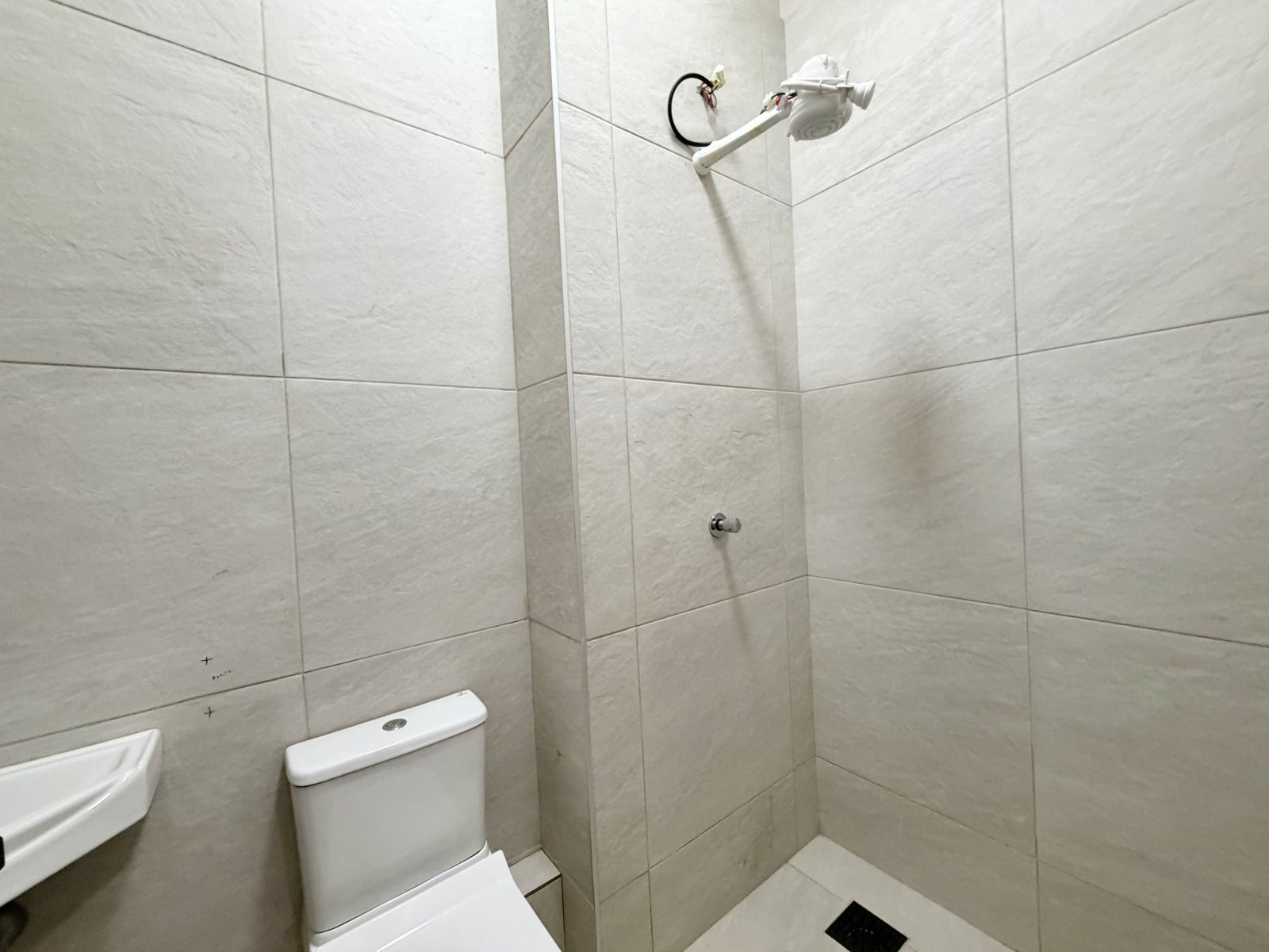 Dsq bathroom at Verona Apartments in westlands
